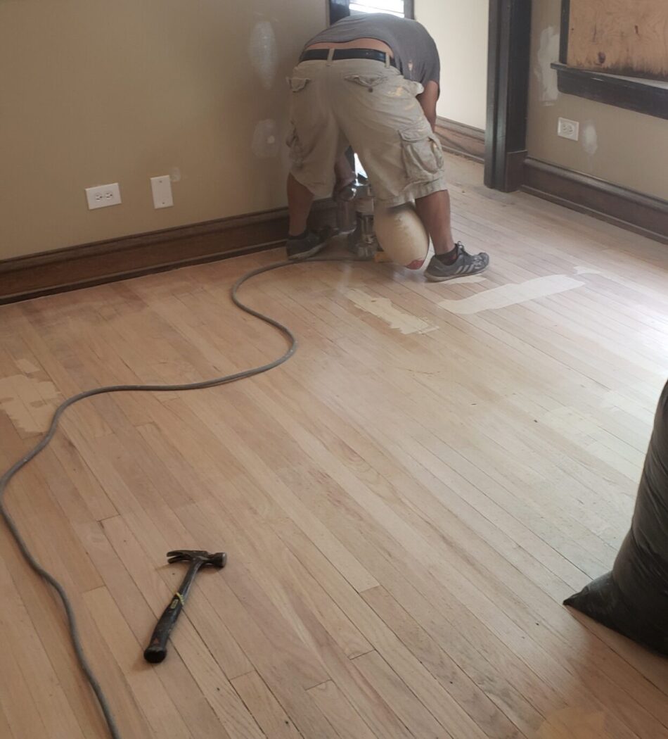 Refinishing woodfloors1