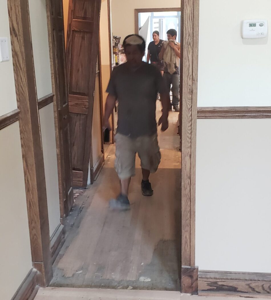 Refinishing woodfloors15