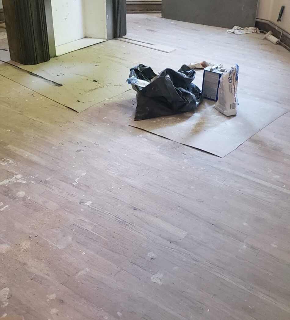 Refinishing woodfloors18