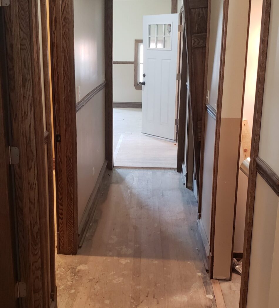 Refinishing woodfloors2